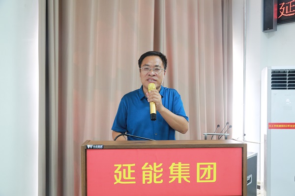3、延安大学马克思主义学院教授王东维讲授《习近平知青经历对干部成长的启示》.JPG