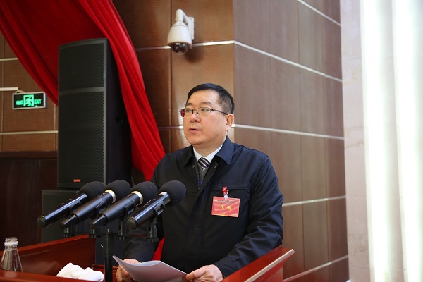 6、集团公司党委副书记、总经理李斌作安全环保工作讲话.JPG